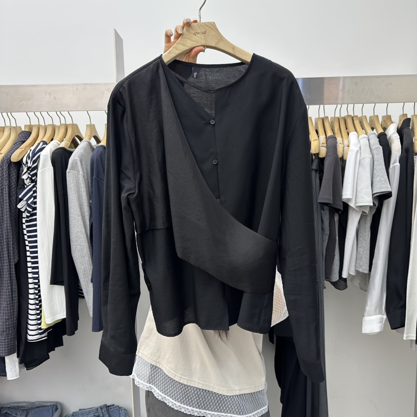 260316-0076 解讀服裝服飾批發(fā)行業(yè)的現(xiàn)狀與未來(lái)趨勢(shì)